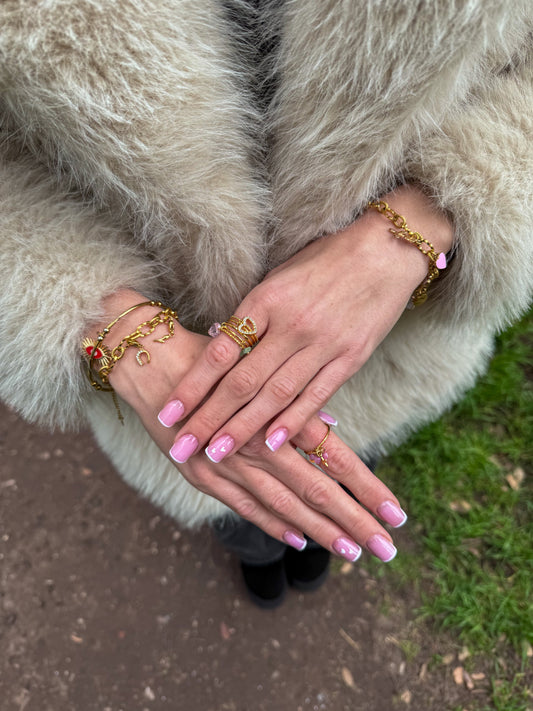 Bijoux tendances pour l'automne 🍂 : Guide ultime pour un look chic et branché